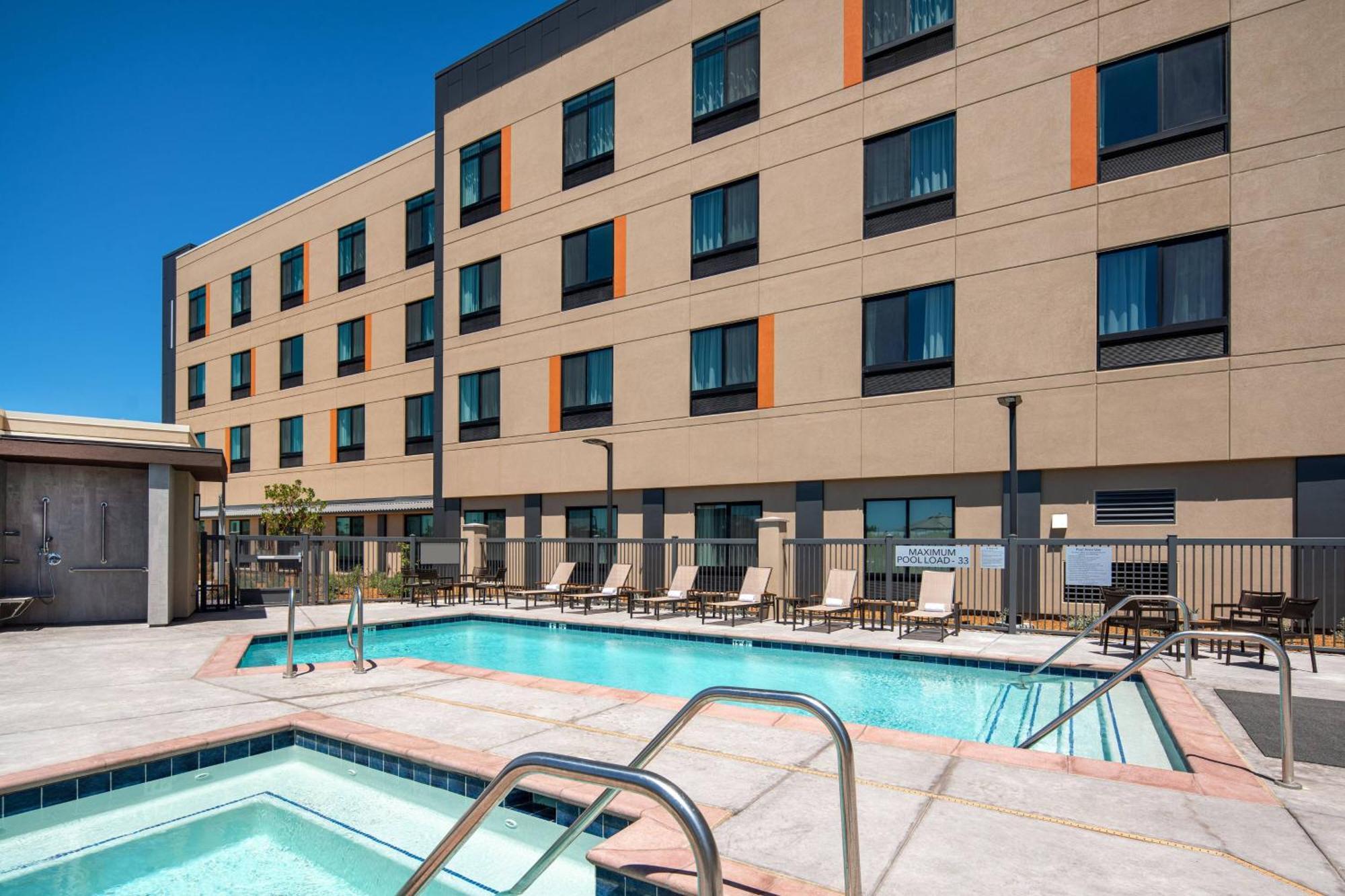 מלון Courtyard By Marriott Petaluma Sonoma County מראה חיצוני תמונה